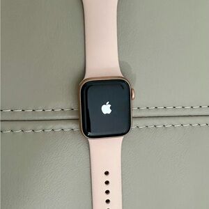 Apple Smartwatch unlocked with Free Accessories